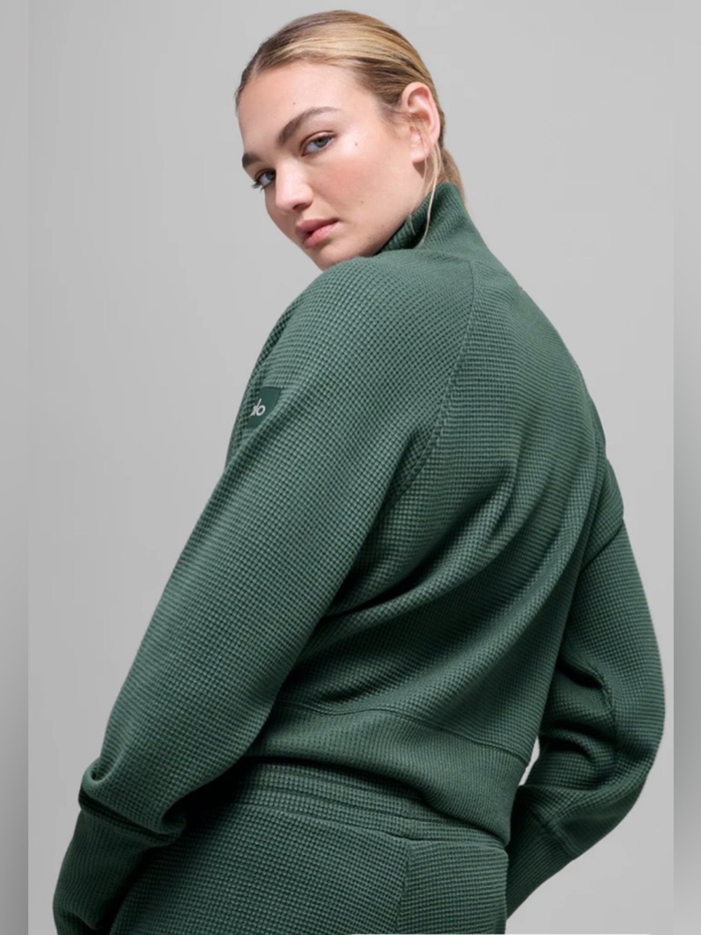 ALO Yoga Waffle Weekend Escape Mock Neck Sweatshirt  Clover Green  S NWT - Picture 5 of 15